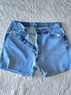 Vintage 90s Levi’s 550 Cut-Off Denim Shorts – Size 36