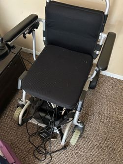 Portable electric wheelchair