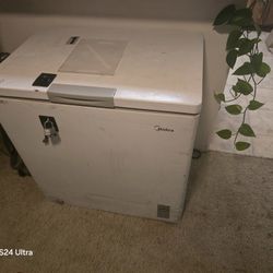 Midea 7-cu ft Garage Ready Chest 