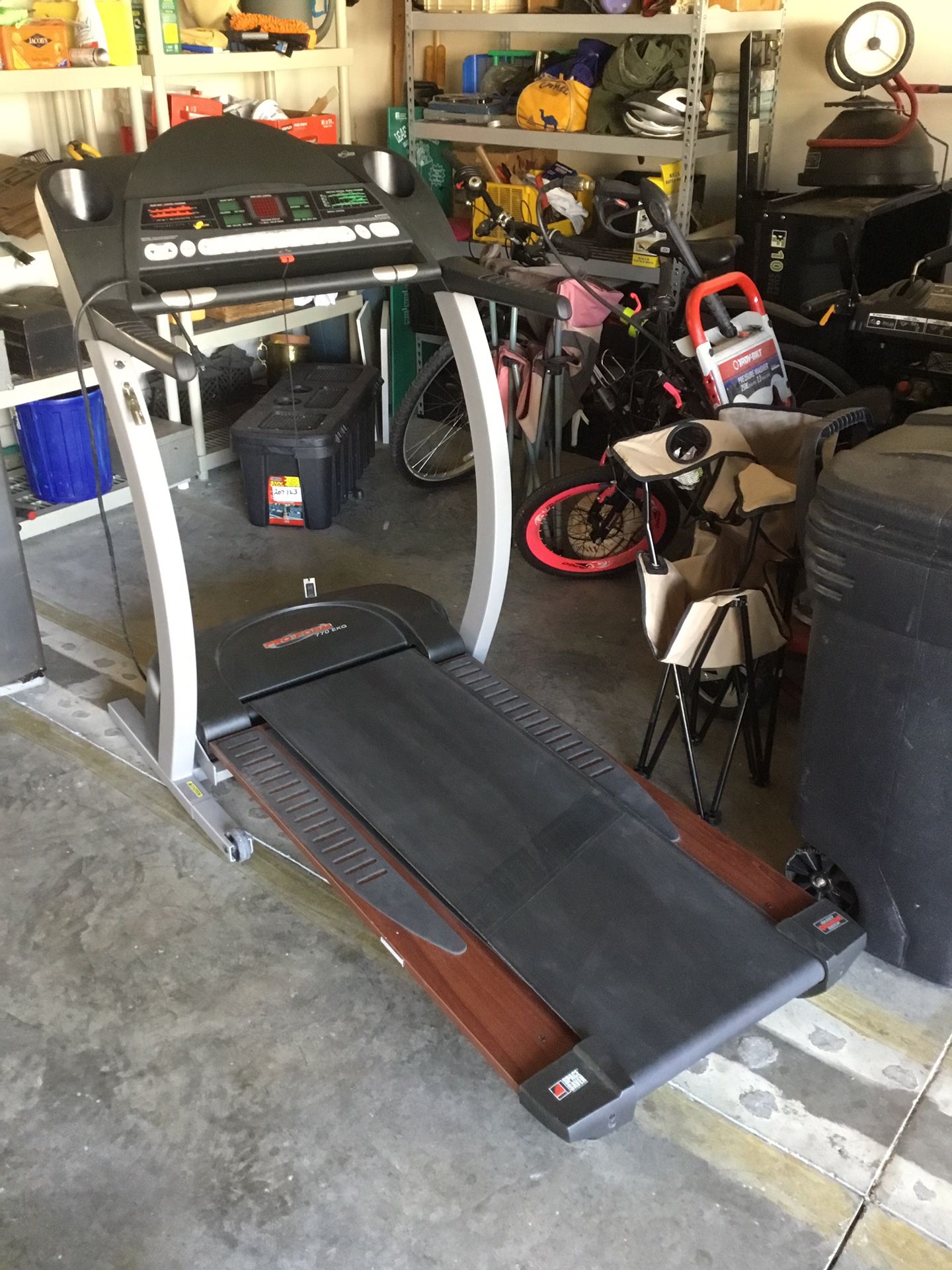 Proform 770 EKG treadmill for Sale in O