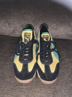 Preowned Jamaican pride Women’s PUMA size 5 1/2 in great condition