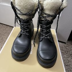 MK Snow Boots