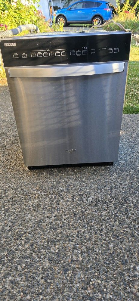 Whirlpool Dishwasher 24w) I Can Help You With Free Delivery Within 10 Miles Distance 