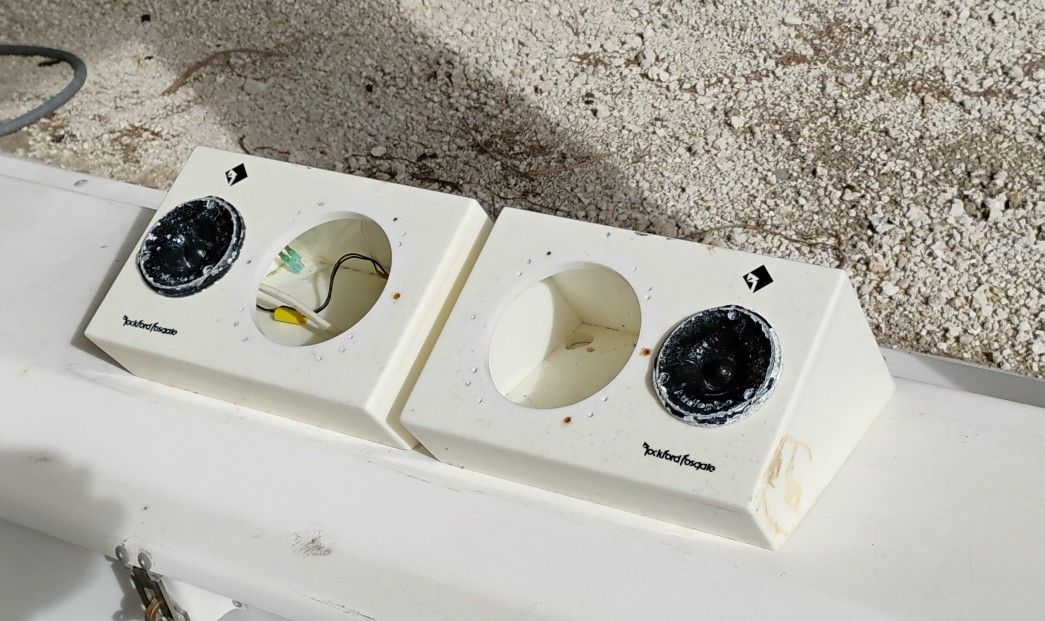 2 Nice Speaker Boxes 