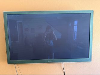 60” Samsung TV with Roku and Soundbar