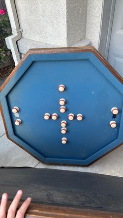 Bumper pool table
