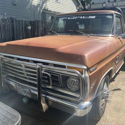 1974 Ford F-250 Farm Style Truck