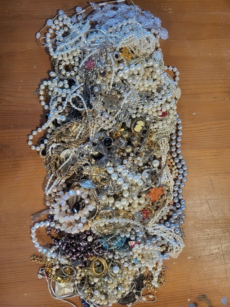 Huge Jewlery Lot! Vintage & Most Wearable!