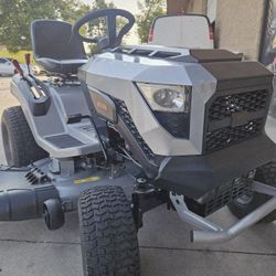 MURRAY GAS 42"IN RIDING LANW TRACTOR 