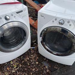 Whirlpool Duet washer & dryer electric set 