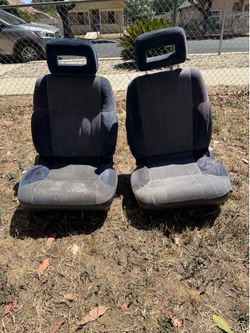 Nissan hardbody seats