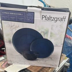 Juego de vajilla le falta un plato pequeño