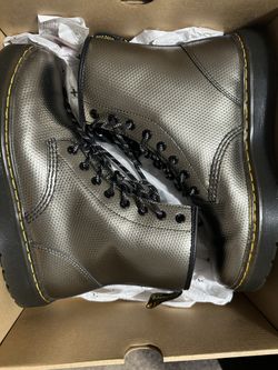 Dr. Martens Women 9