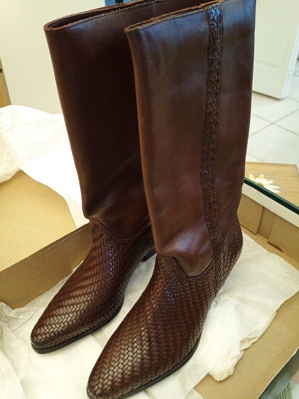 Hunt Club Deanna Brown Leather women's Heeled Boots size 9.5M Brand New