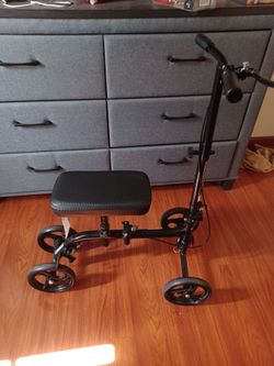 Knee scooter for foot injuries