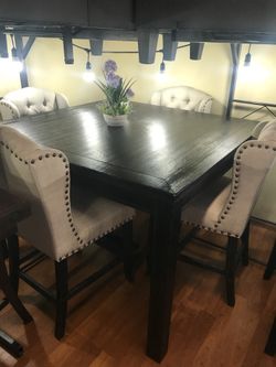 👑 Floor Model SALE ✨ visit us for blow out deals 💥