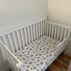 Baby Crib, Toddler bed, 3 in 1.  White Bed. Toddler Bed Mattress,  