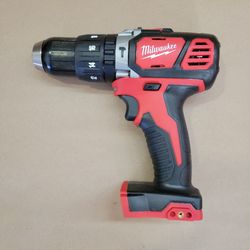 Milwaukee

M18 18V Lithium-Ion Cordless 1/2 in. Hammer Drill/Driver (Tool-Only)

