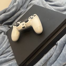 PS4 Slim 
