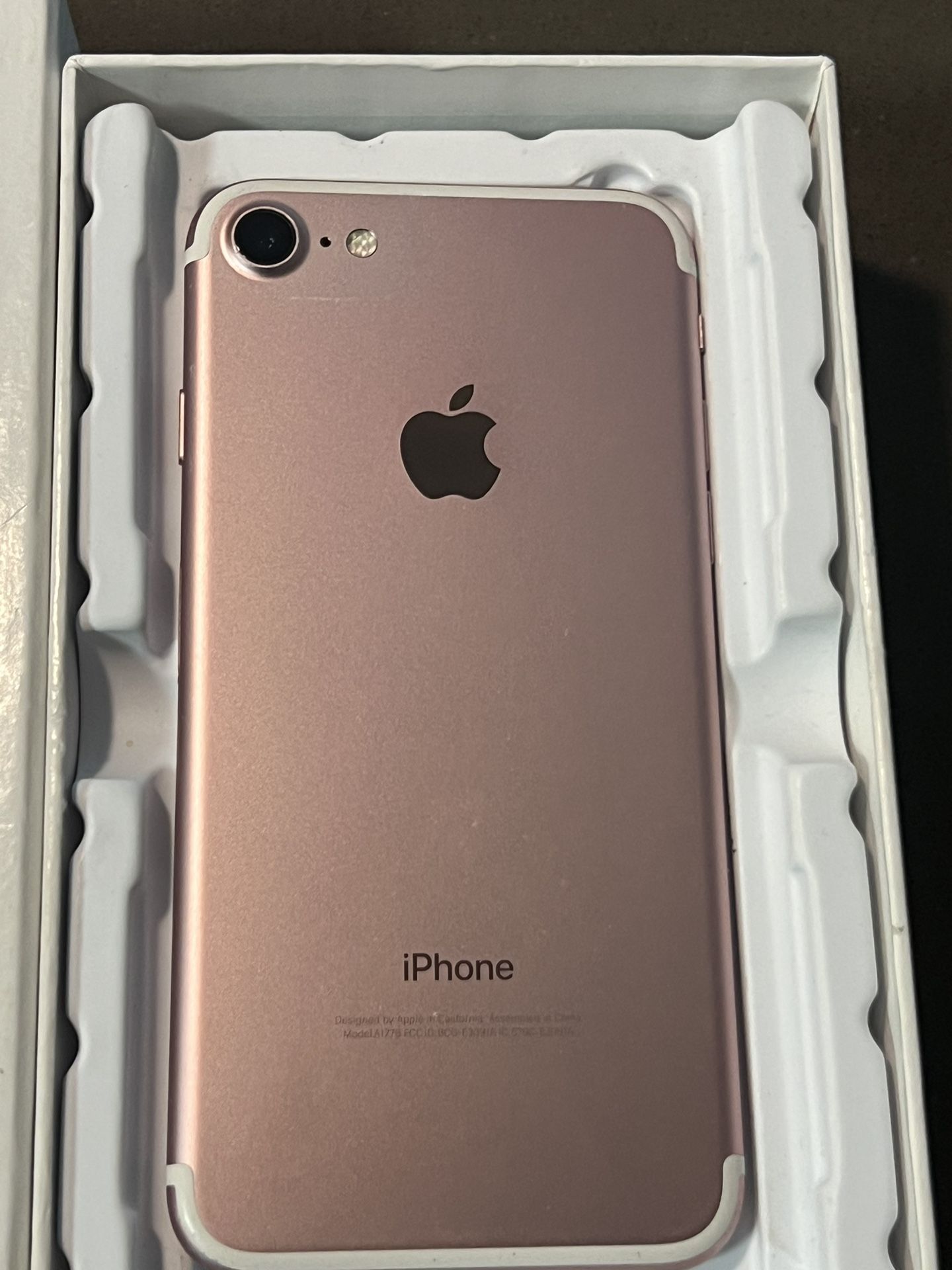 iPhone 7 128GB NEW UNLOCKED 100% Battery Health 