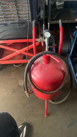 Portable sand blaster