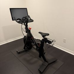 Used Peloton Bike | 2023 Excellent Condition