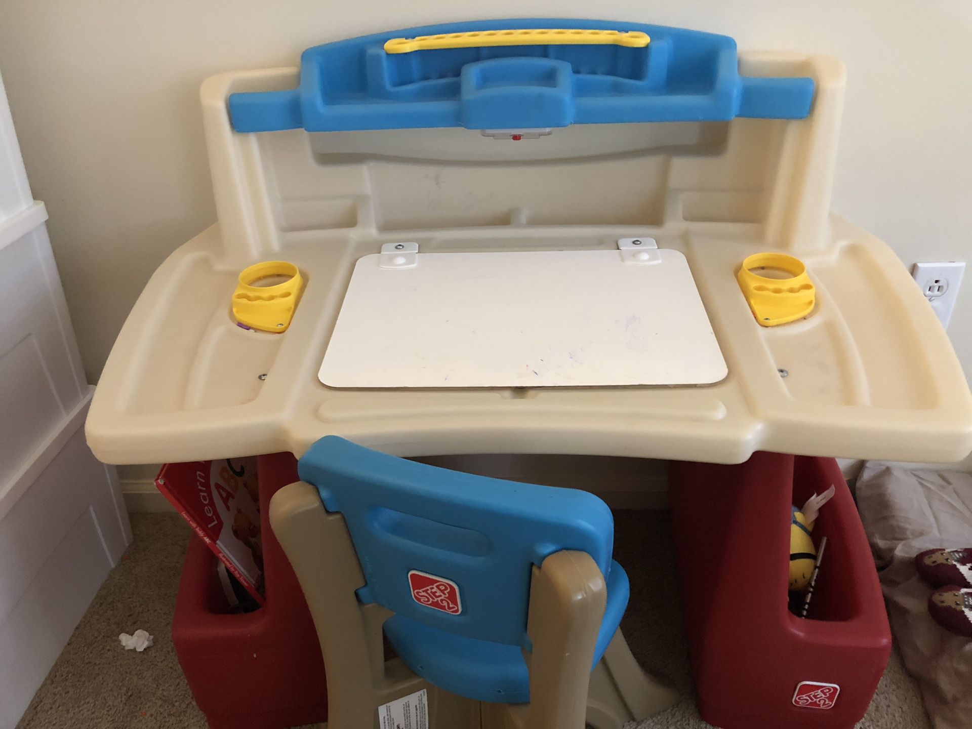 Kids activity table and chair (step 2)