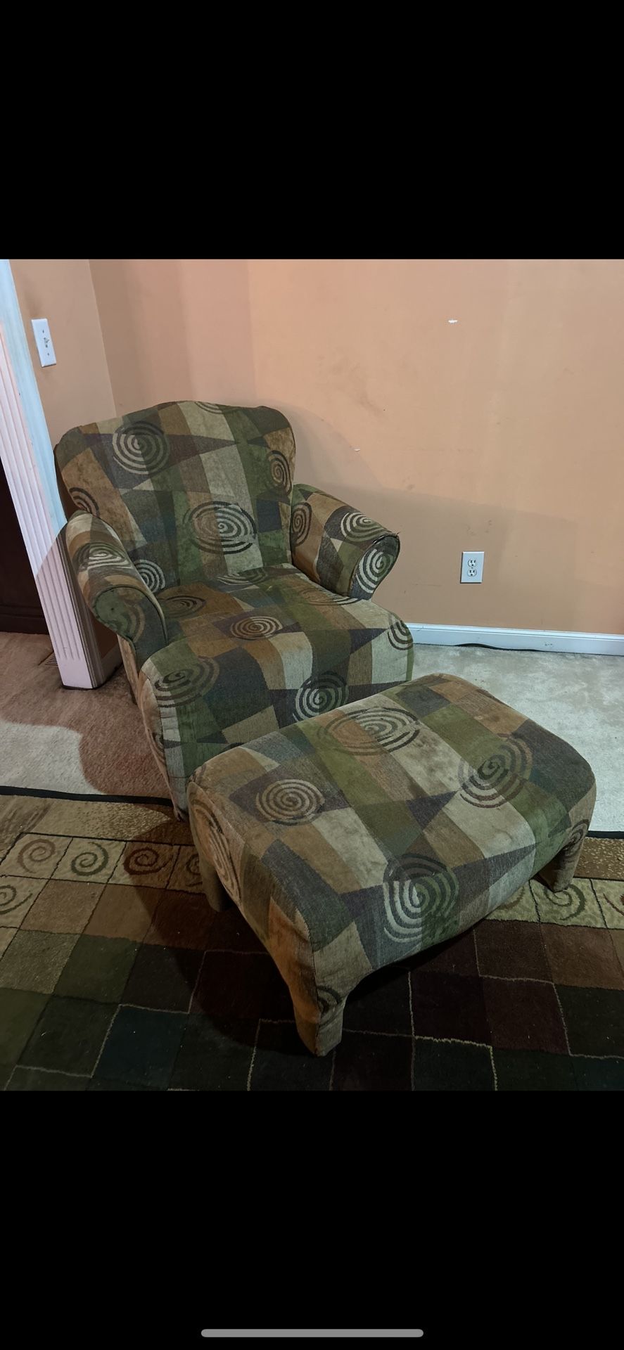 Chair With Ottoman