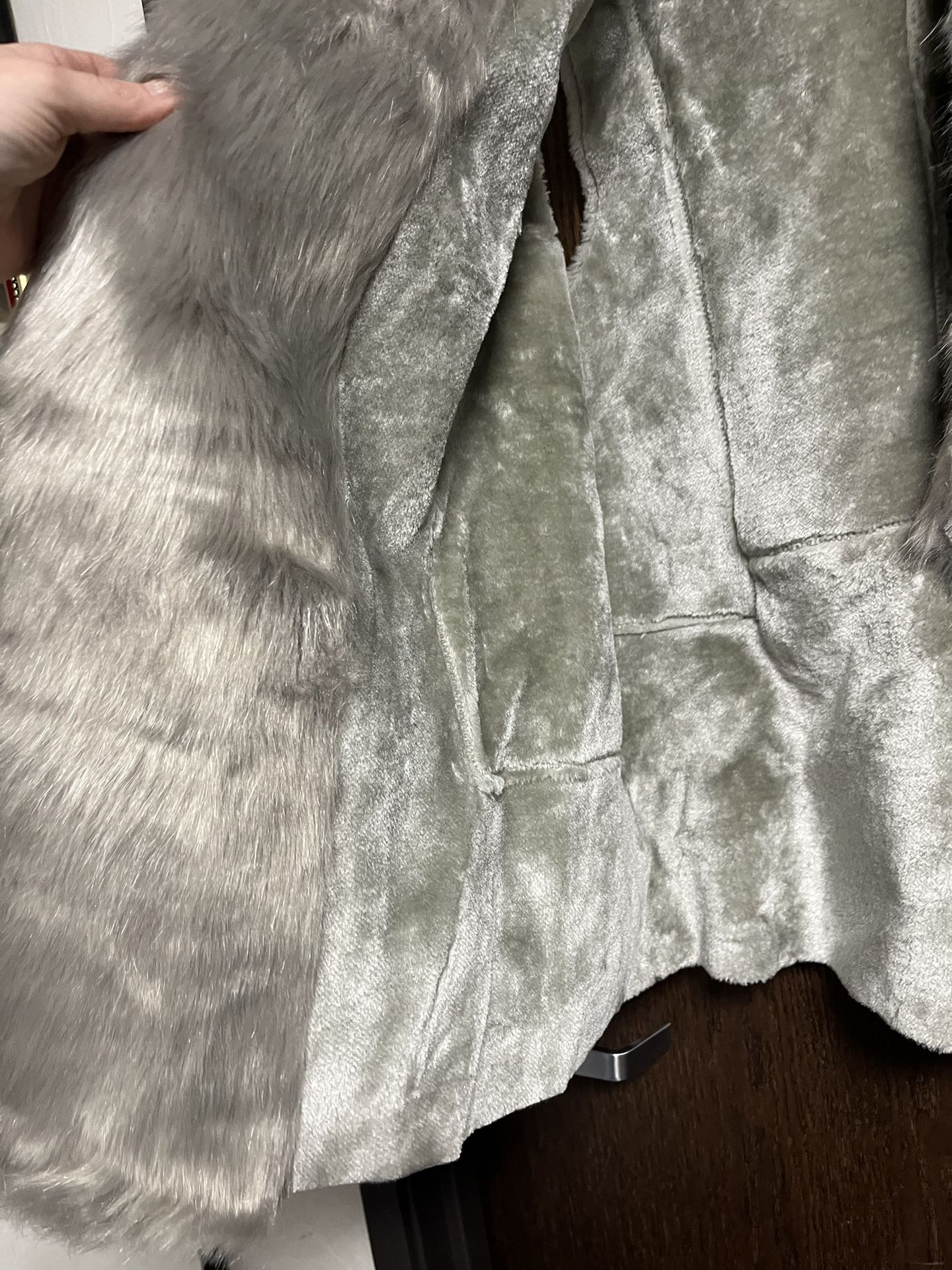 3x Women’s Faux Fur Coats And Vests
