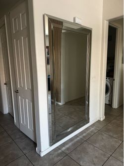 Large Mirror (living spaces)