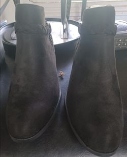 womens low boot size 9