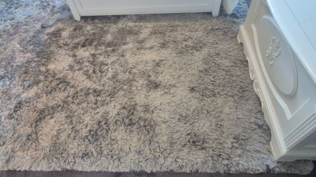 Nuloom Grey / silver rug with thick plush pile