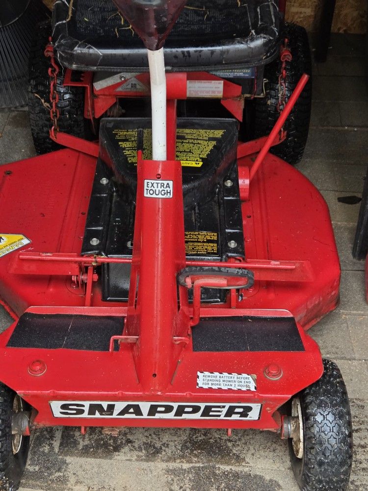 DISC DRIVE 6 Speed "small gate access" SNAPPER RIDING MOWER- A "FOREST GUMP" PERFECT CONDITION .