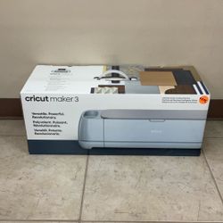 CRICUT MAKER 3 ULTIMATE SMART CUTTING MACHINE.