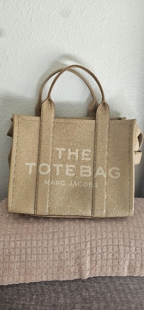 THE TOTE BAG