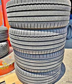 235/45/18 Michelin vendo un set de llantas usadas excelente condiciones de vida las 4 ✅🤩I am selling a set of used tires, all 4 in excellent living c