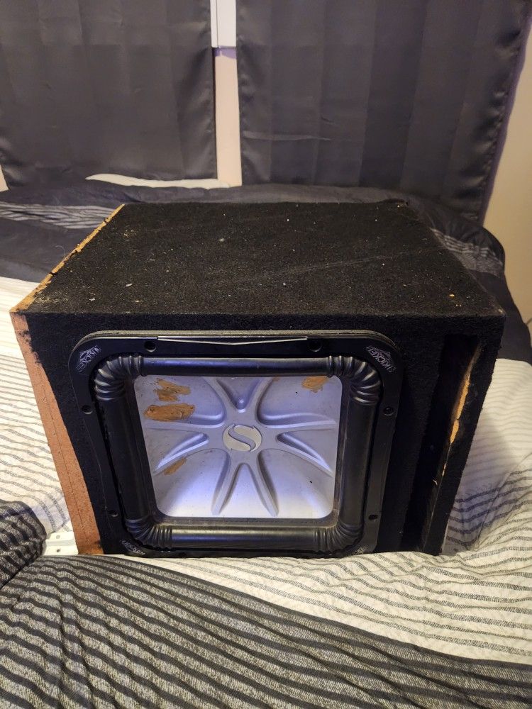 10" Kicker Solobaric L5 In Ported Box & 400 Watt Kicker Amp