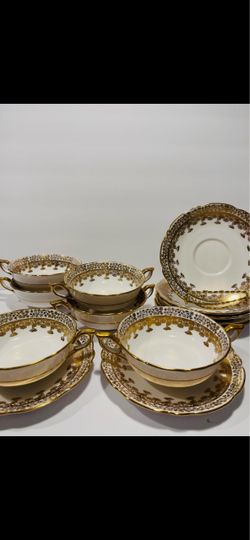Vintage Royal Stafford Gold Regent Filigree Cream Soup Cups & Saucers Set of 6 , bone China made in England. Beautiful cups and saucers are part of la