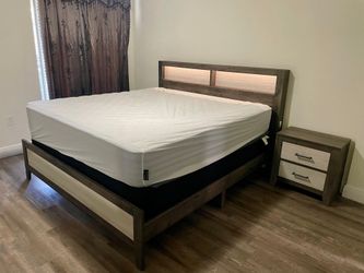 Bed king size with dresser and side icluded