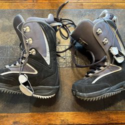 Used Burton men size 6 snowboard boot