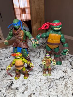 TMNT Action Figure Lot of 4 Teenage Mutant Ninja Turtles