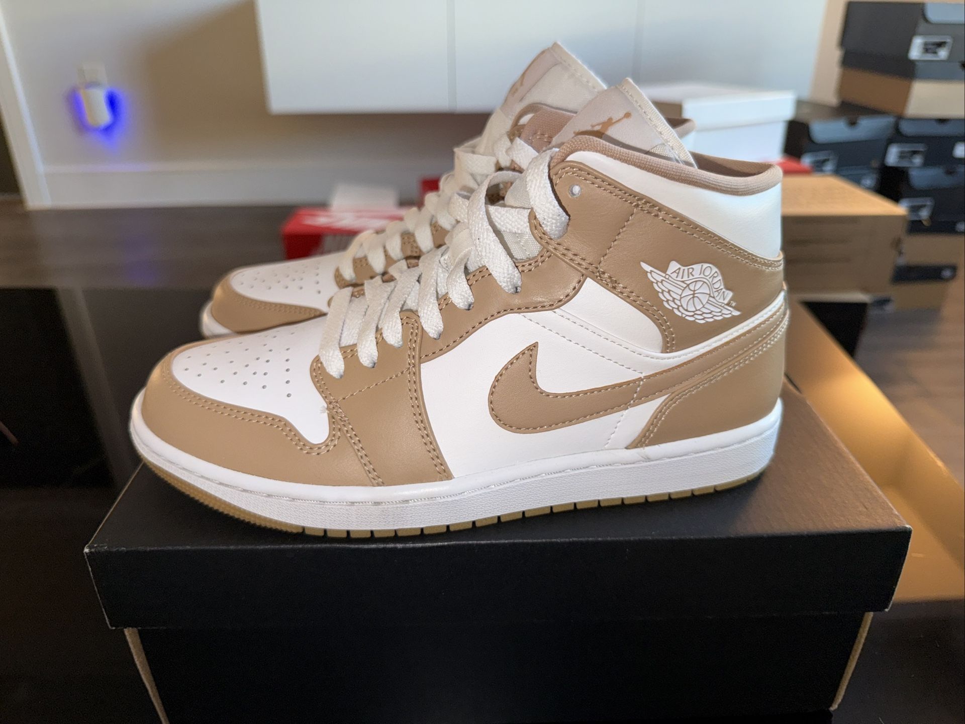 Air Jordan 1 Mid Tan Gum Men’s Size 8