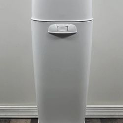 Diaper Genie Keeps your nursery odor free sealed diaper trash can