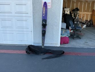 Waterski adult single O’Brien with nice adjustable boots and a carry bag