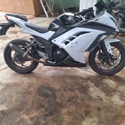 moto kawasaki 2014 no prende ocupa arreglo el moror papeles en mano