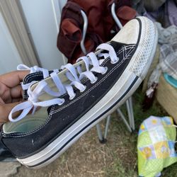 Size 7 Women’s Converse 