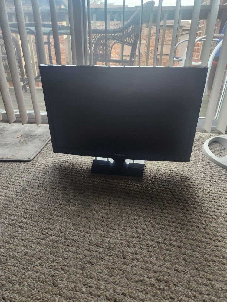 Samsung 24inches with Stand