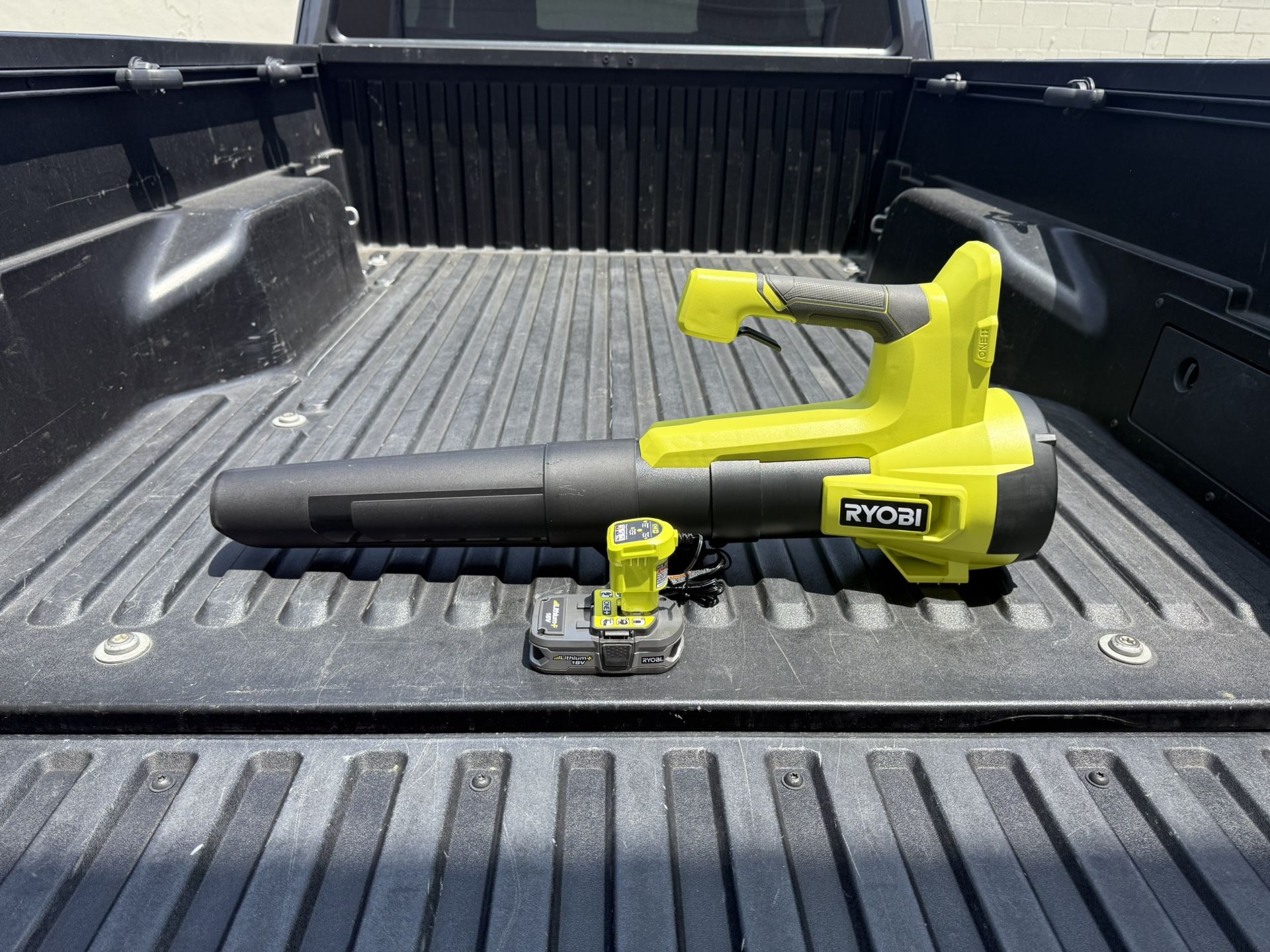 RYOBI 18V Leaf Blower w/Battery & Charger