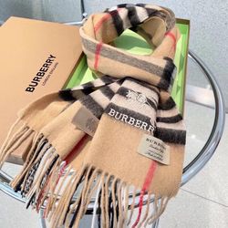 NWT ™️Burberry™️ Nova Check Reversible Scarf
