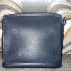 Louis Vuitton Taïga Andrei Messenger Bag